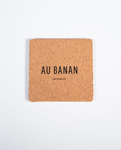 Quadratischer Kork-Untersetzer mit schwarzem Aufdruck „AU BANAN“