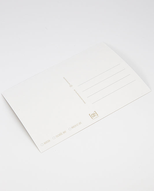 Rückseite einer weißen Postkarte mit Linienfeld für die Adresse, kleinem [oe]-Logo unten mittig und Auswahlkästchen mit den Beschriftungen „ADIEDA“, „TSCHÖÖ, WA!“ und „MACH ET JOT“ unten links.