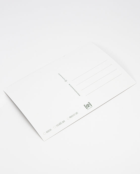 Rückseite einer weißen Postkarte mit Linienfeld für die Adresse, kleinem [oe]-Logo unten rechts in Grau und Auswahlkästchen mit den Beschriftungen „ADIEDA“, „TSCHÖÖ, WA!“ und „MACH ET JOT“ unten links.
