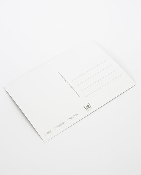 Rückseite einer weißen Postkarte mit Linienfeld für die Adresse, kleinem [oe]-Logo unten rechts in Grau und Auswahlkästchen mit den Beschriftungen „ADIEDA“, „TSCHÖÖ, WA!“ und „MACH ET JOT“ unten links.